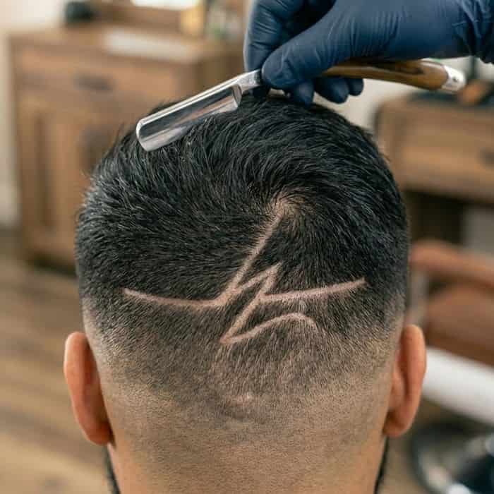 Diseño de líneas a navaja sobre un corte fade en Tizayuca